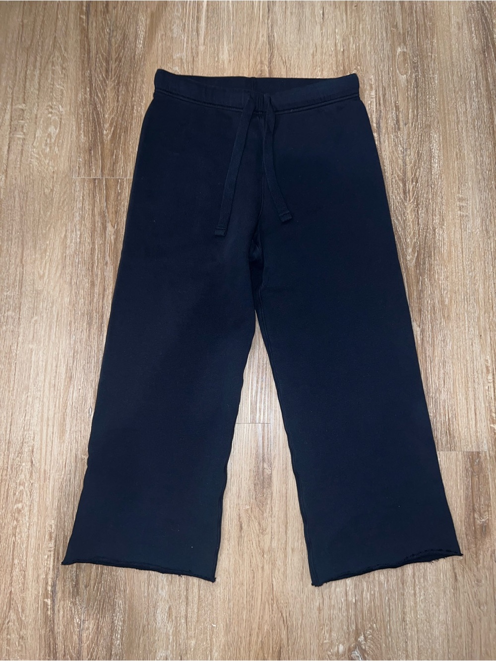 Frank & Eileen | Frank & Eileen Black Wide-Leg Capri Sweats